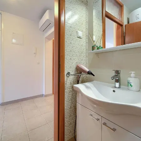 Apartment Mit Terrasse