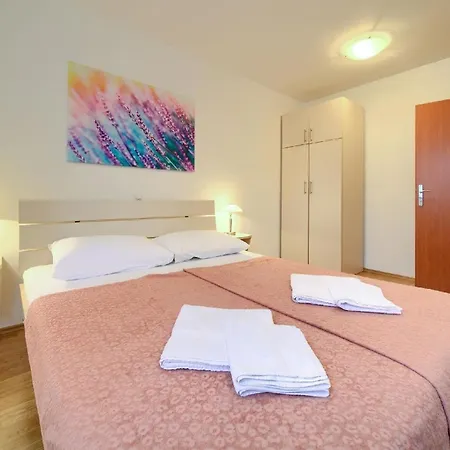 Apartman Mit Terrasse *